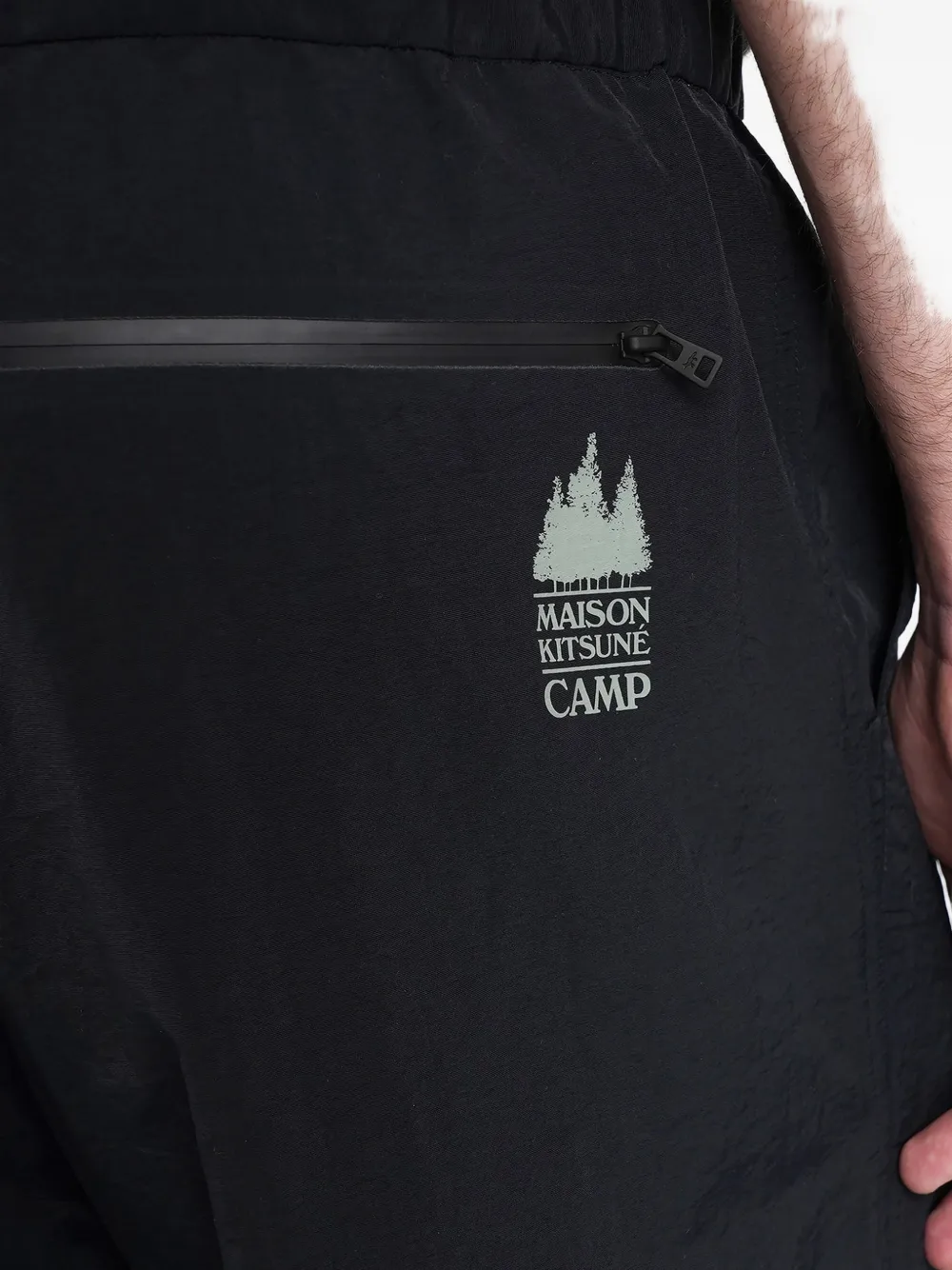 Maison Kitsuné belted logo-print technical trousers Zwart