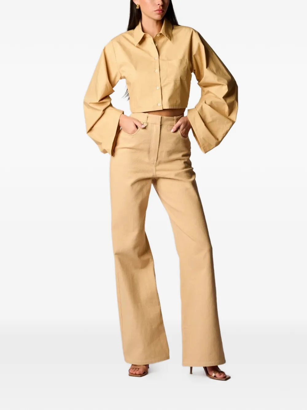 HEVRON Raquel cropped blouse met klokmouwen Beige