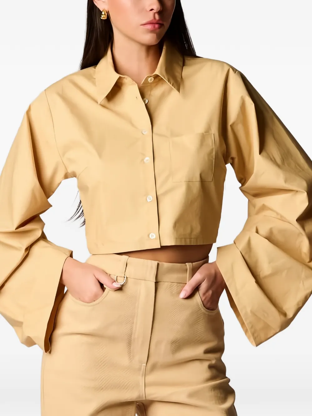 HEVRON Raquel cropped bell-sleeve shirt - Toni neutri