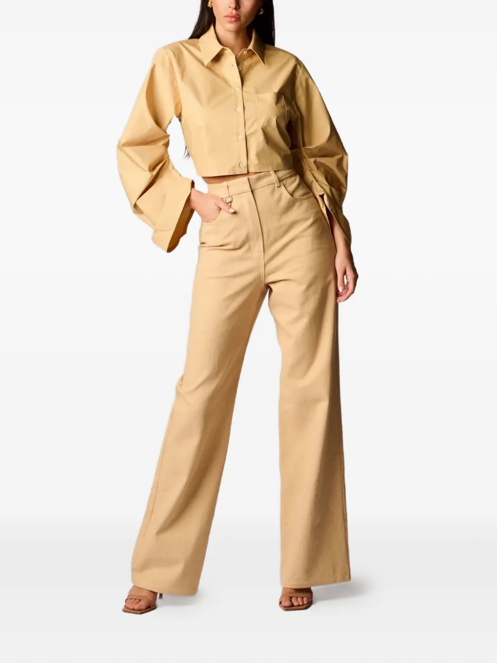 HEVRON Raquel cropped blouse met klokmouwen Beige