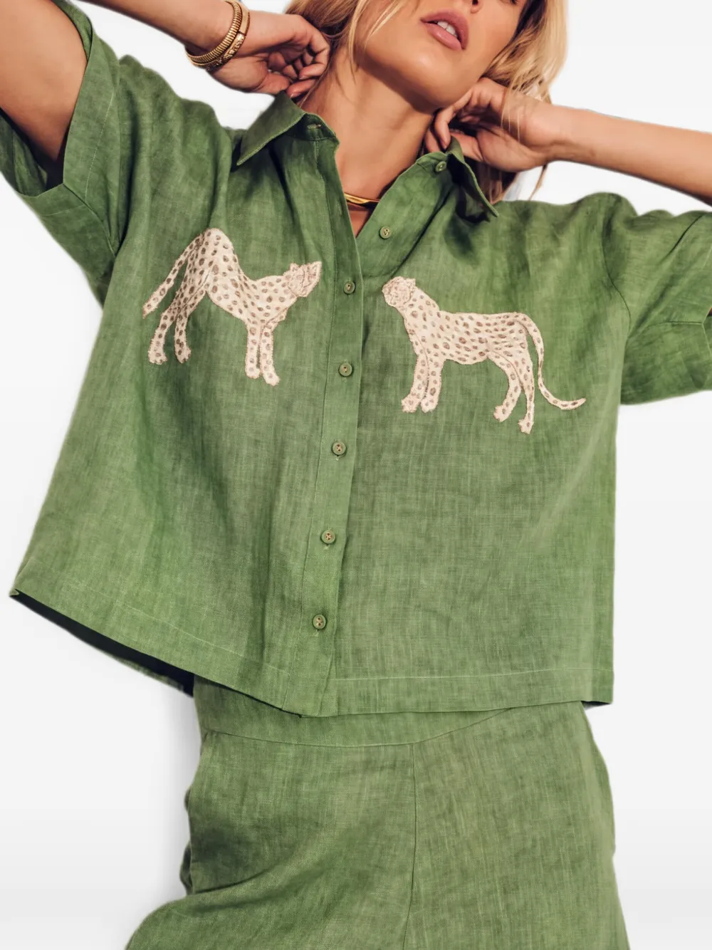 Carolina K Blouse met geborduurd luipaard Groen