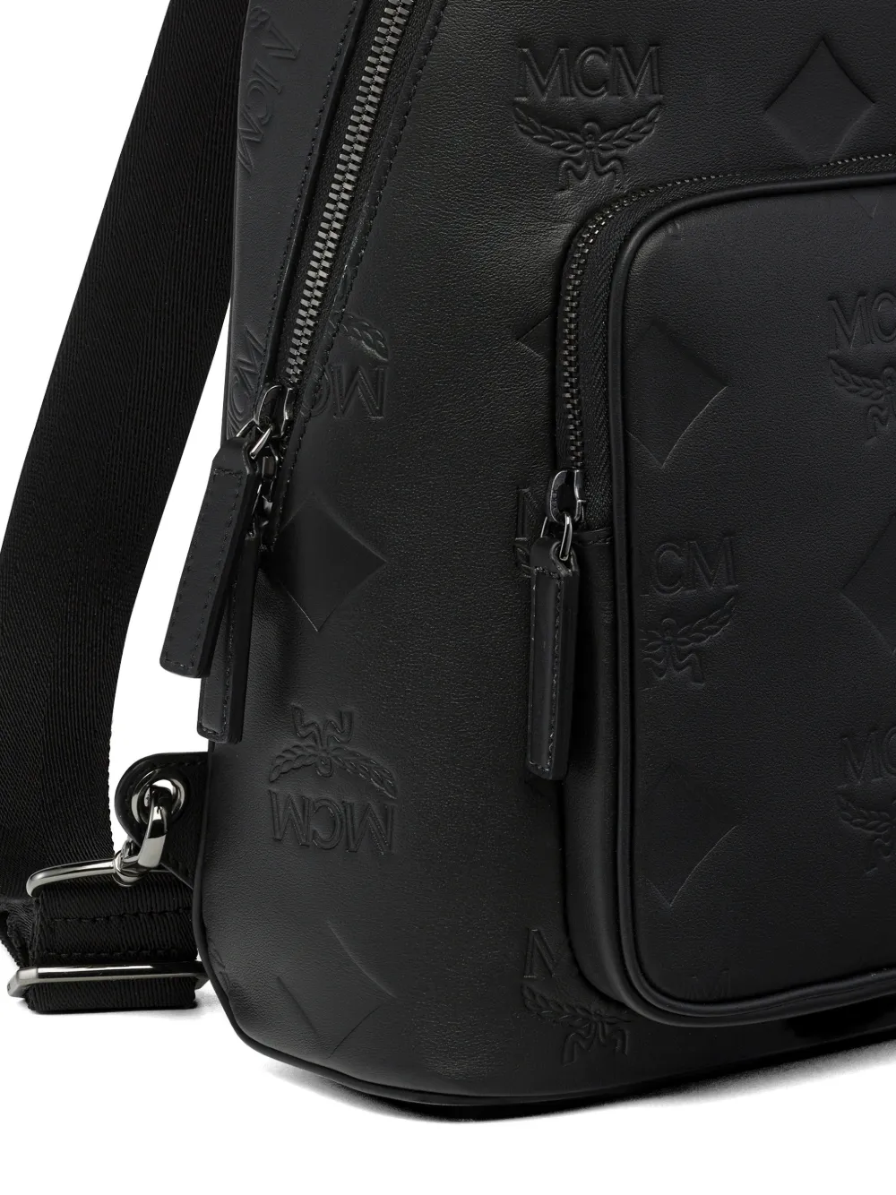 MCM Aren messengertas met monogram en reliëf Zwart