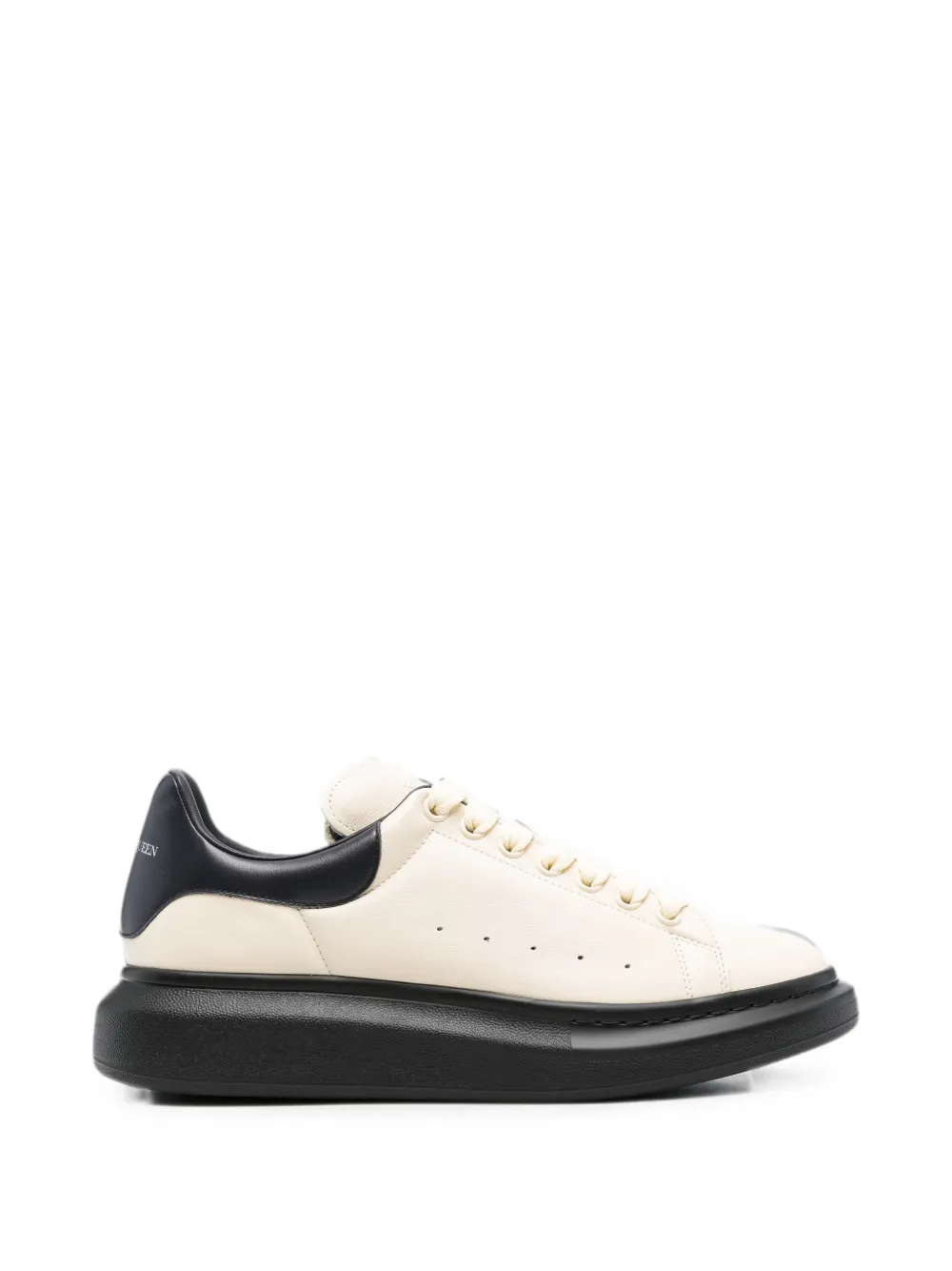 Alexander McQueen Oversized 皮质运动鞋 | 中性色 | Image 1