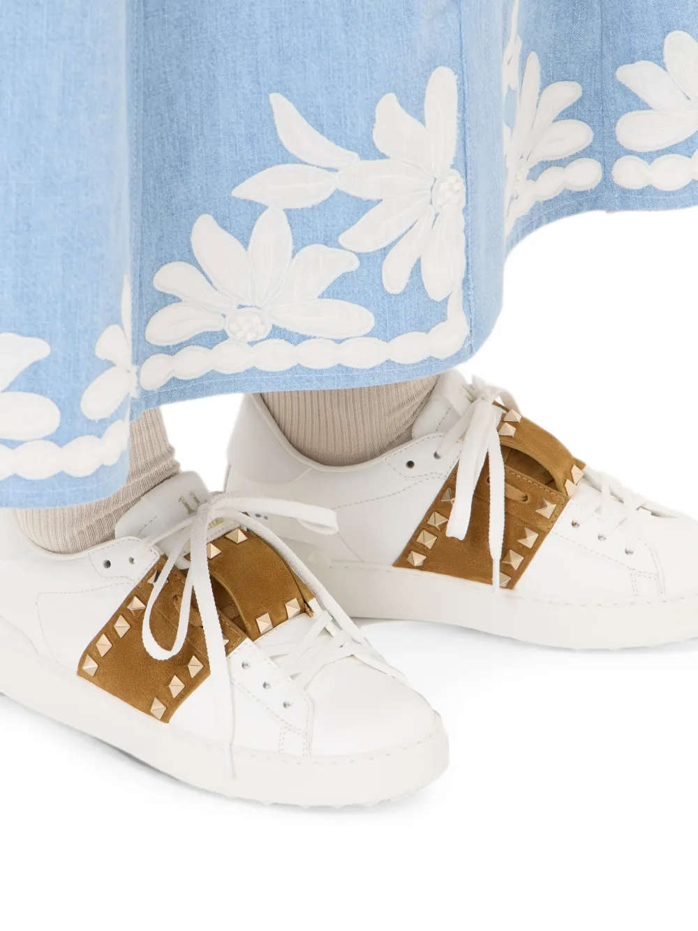 Valentino Garavani Rockstud Untitled sneakers van kalfsleer met suède band Wit