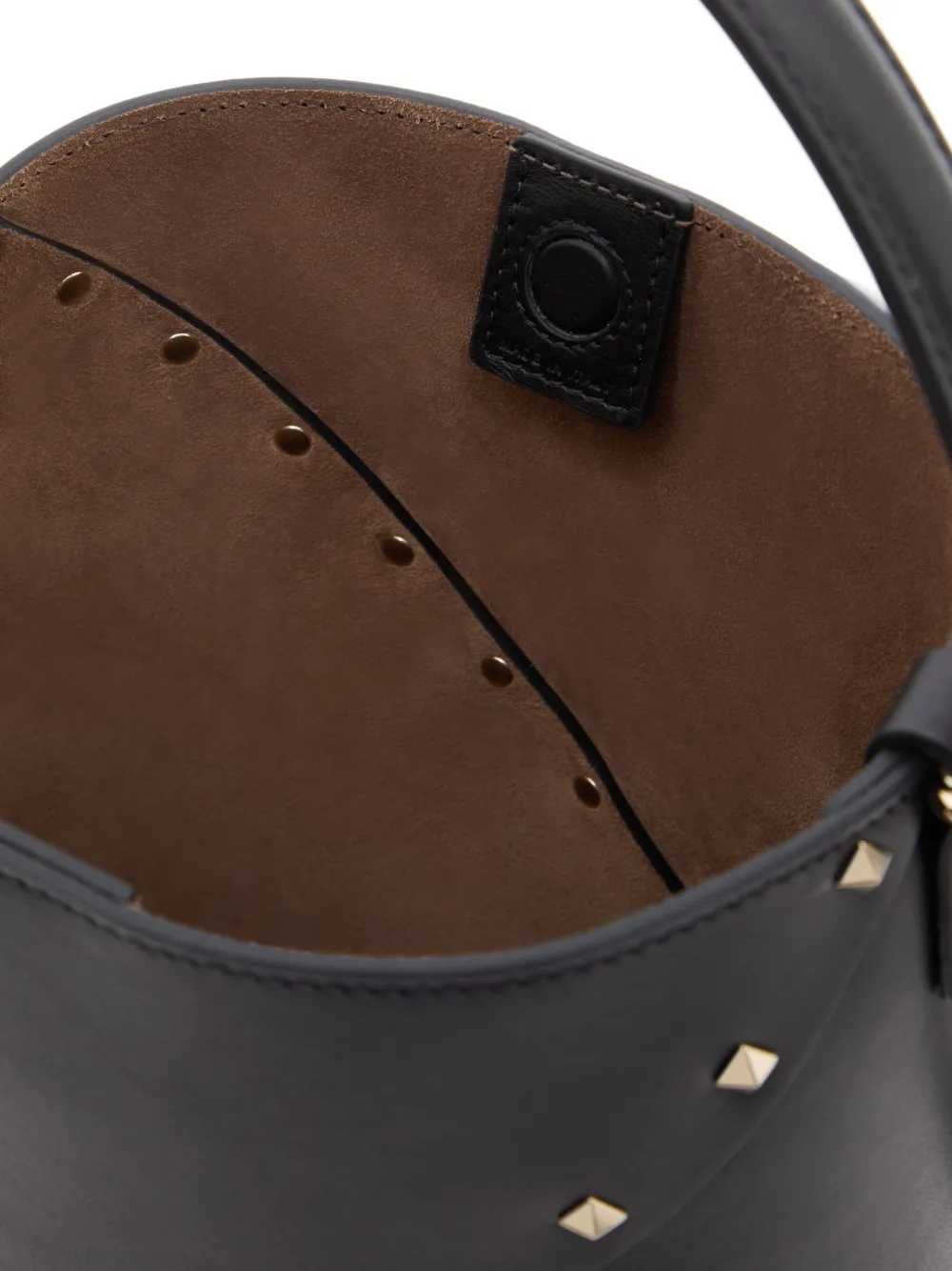 Valentino Garavani Rockstud Wispy calfskin bucket bag Zwart