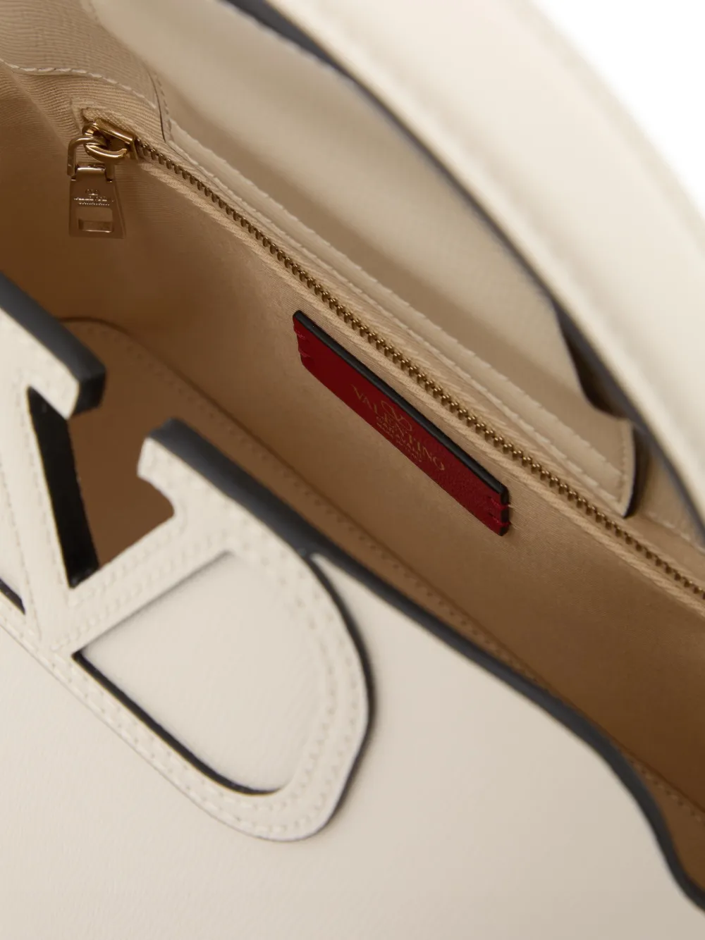 Valentino Garavani Fill Me handtas in korrelig kalfsleer Beige