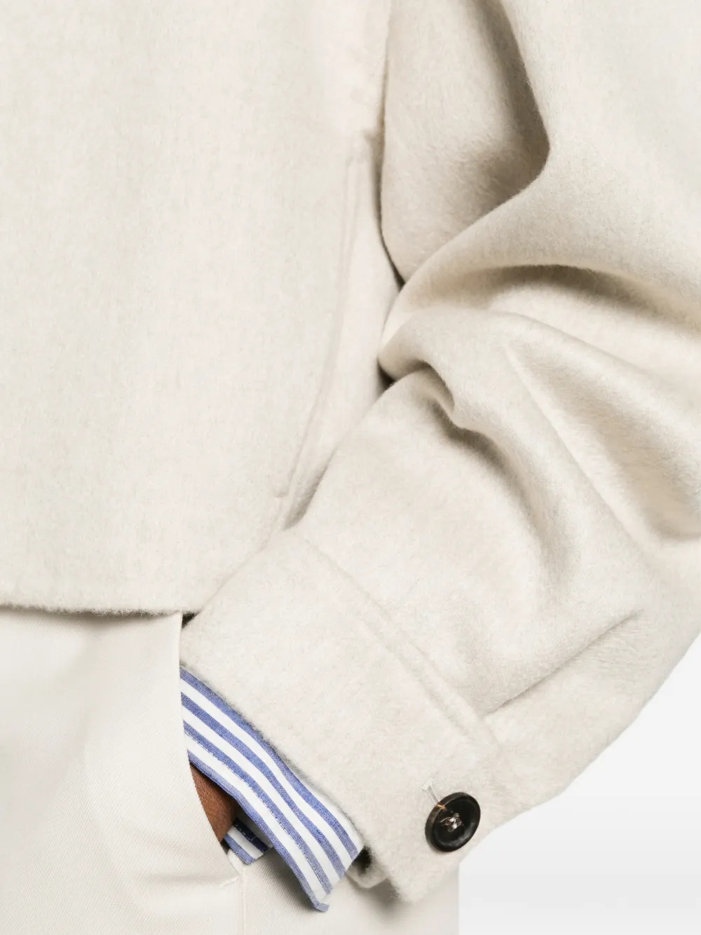 Brunello Cucinelli Jack met knoopsluiting Beige