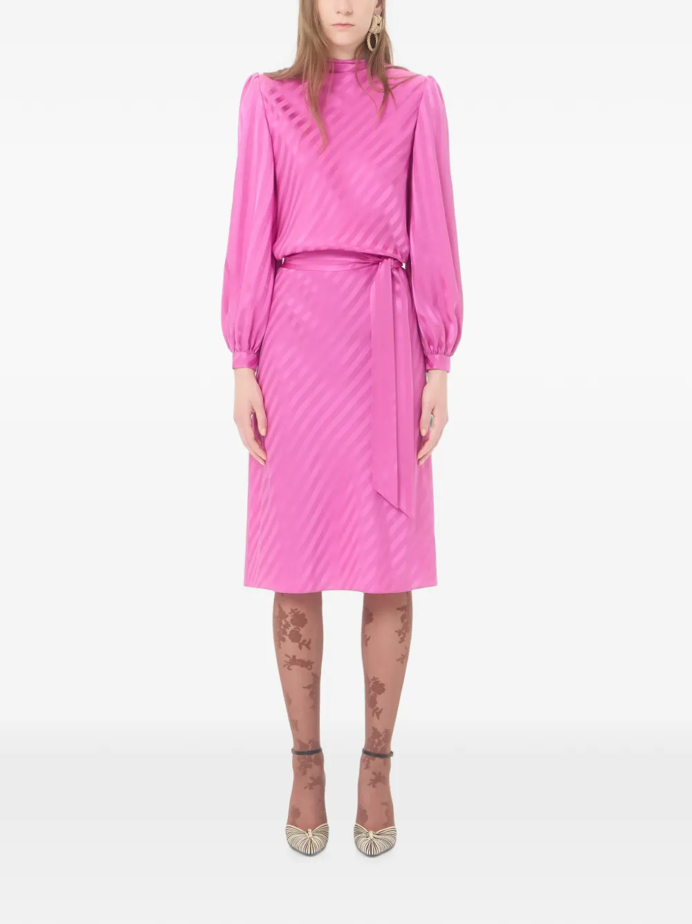 Valentino Garavani Midi-jurk van glanzend-matte jacquard met logo-streep Roze