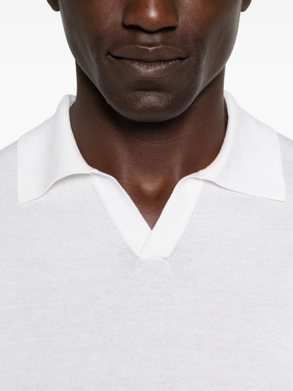 SIMKHAI Fijngebreid T-shirt met V-hals Wit