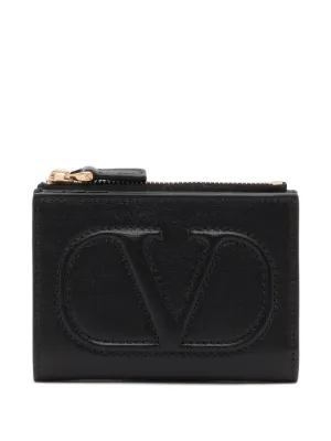FENDI ブラック 三つ折り財布 コンパクトウォレット シグネチャー ロゴ FENDI 三つ折り財布 | ブラック | FARFETCH JP