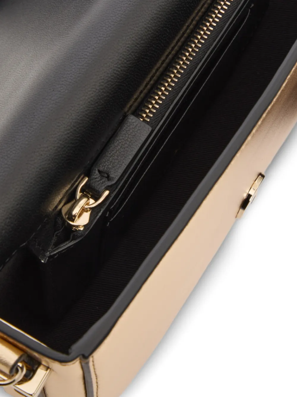 Valentino Garavani VLogo Walk metallic nappa buidel met ketting Goud