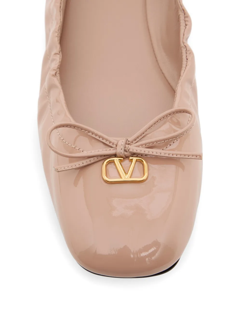 Valentino Garavani Vlogo Signature lakleren ballerina's Beige