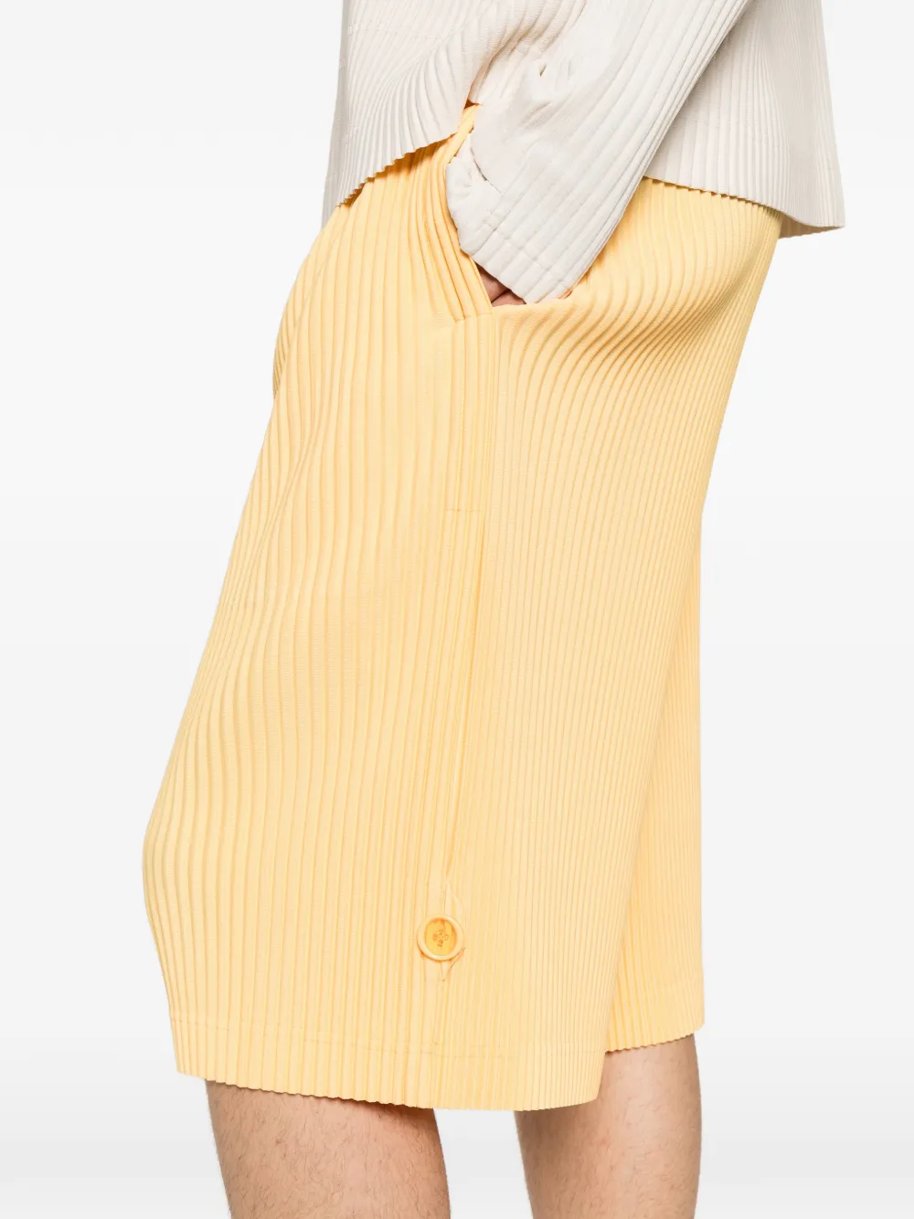 Homme Plissé Issey Miyake Wear or Wrap geplooide shorts Geel