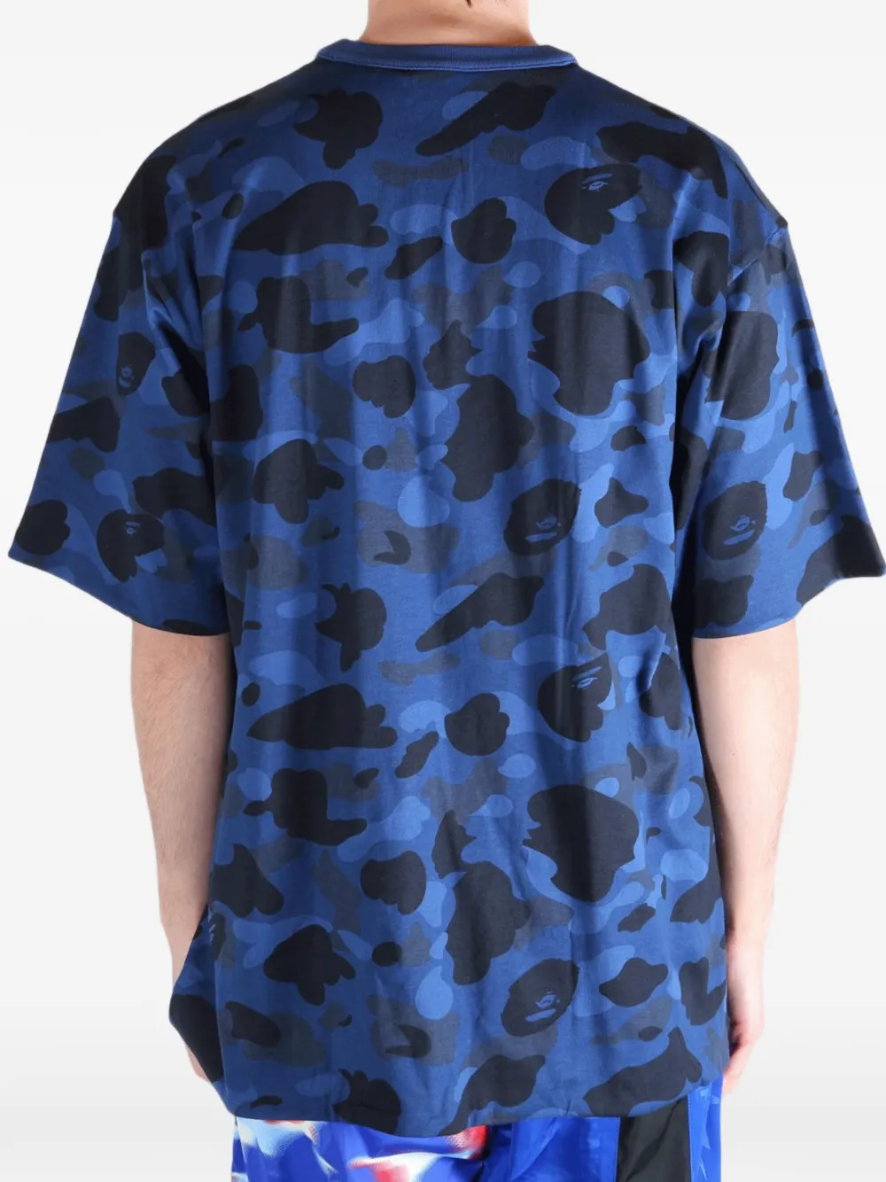 A BATHING APE T-shirt met camouflage-print en logo-print Blauw