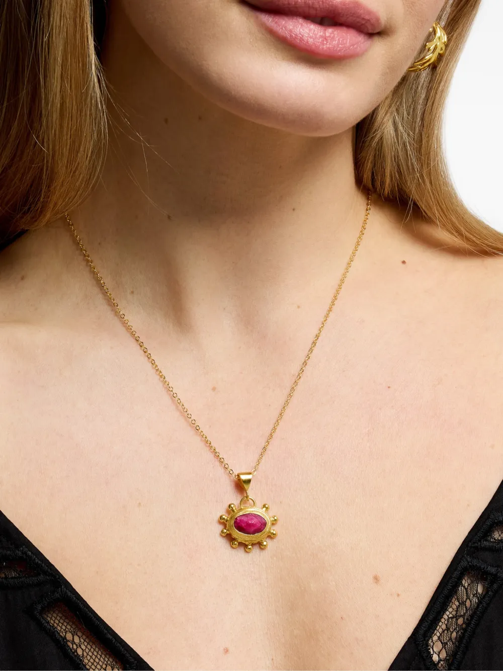  Ottoman Hands Collar Zand Ruby - Dorado 
