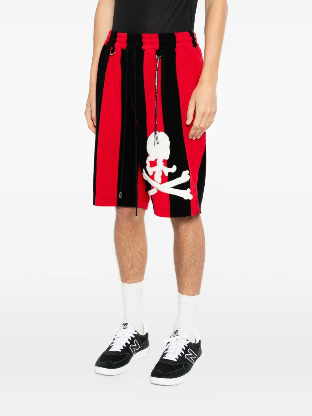 Mastermind World Gestreepte shorts met doodskop-patch Zwart