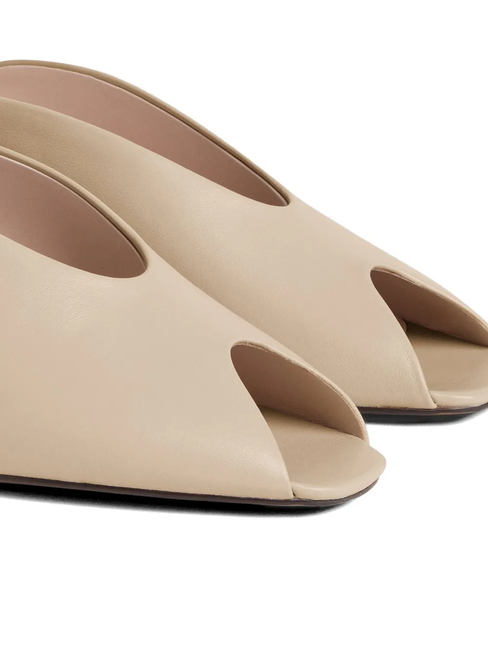 Coccinelle C-Everyday sandalen met blokhak en open neus Beige