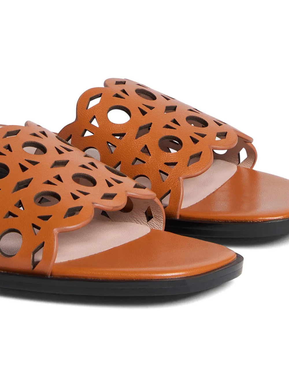 Coccinelle Essential sandalen met gewelfde afwerking Bruin