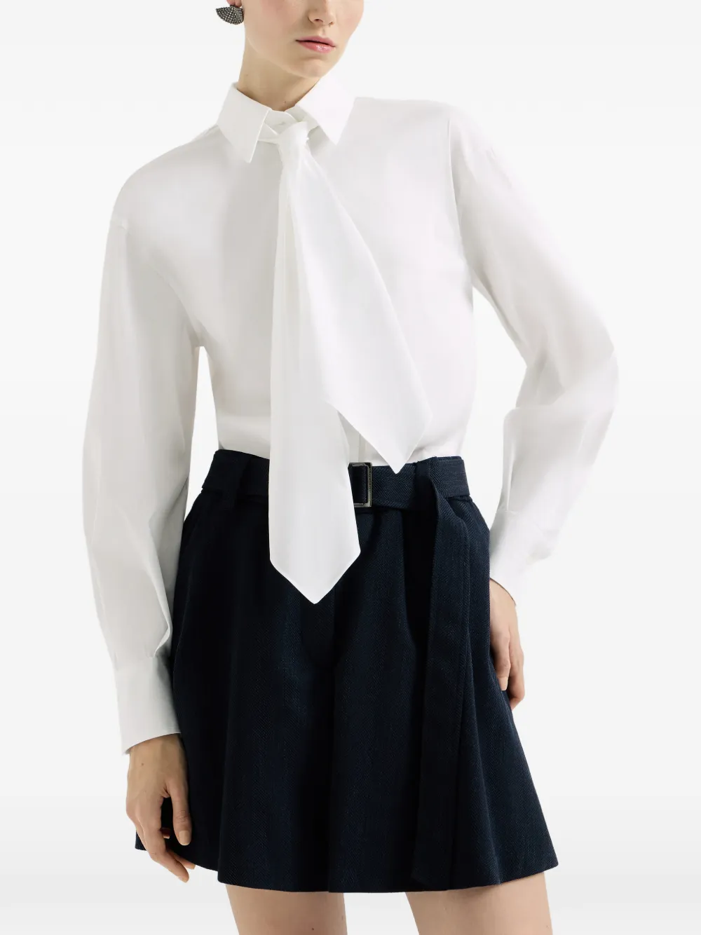 Brunello Cucinelli Stretch katoenen popeline blouse met strik en monili Wit