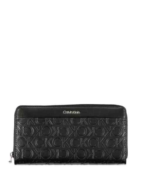 Calvin Klein cartera con monograma en relieve y cierre