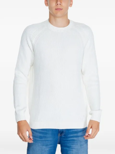 Calvin Klein Jeans suéter tejido de canalé con cuello redondo