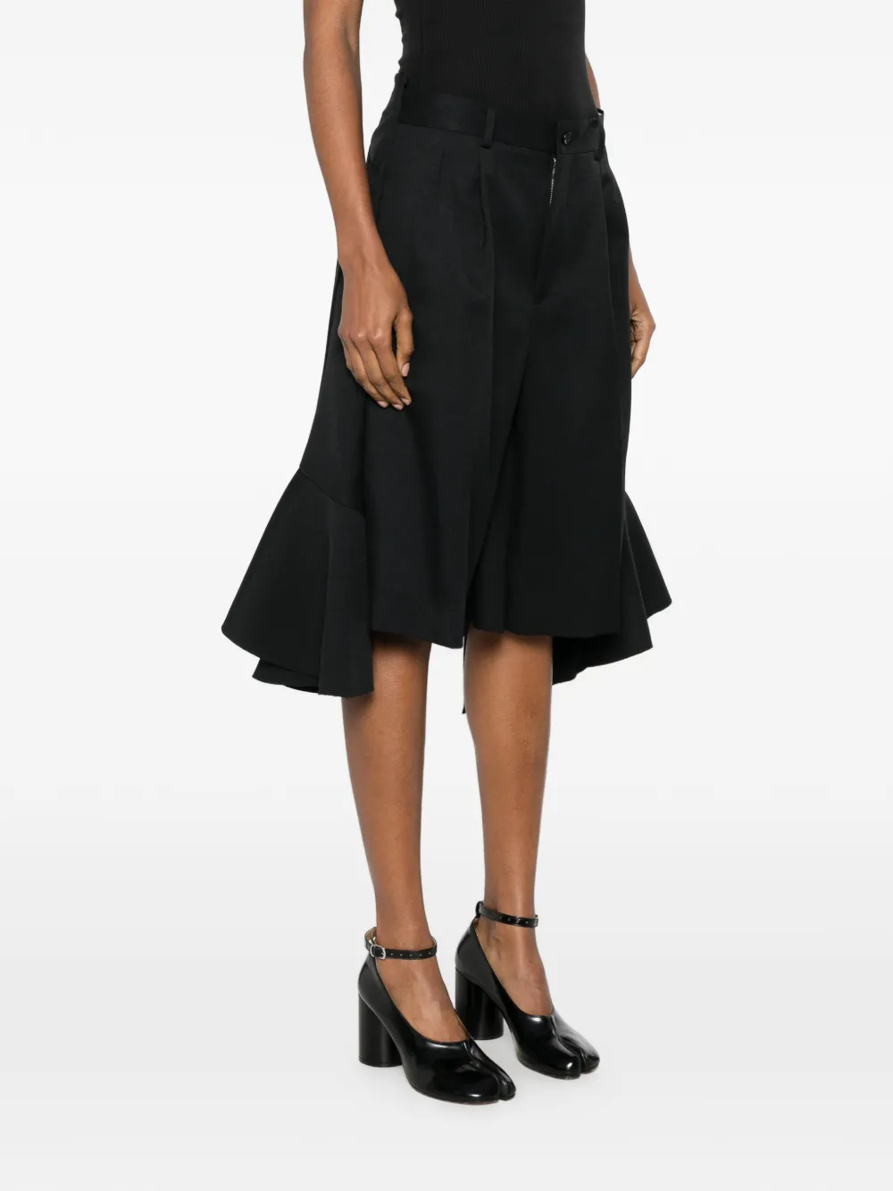 Comme Des Garçons Asymmetrische shorts met ruches Zwart