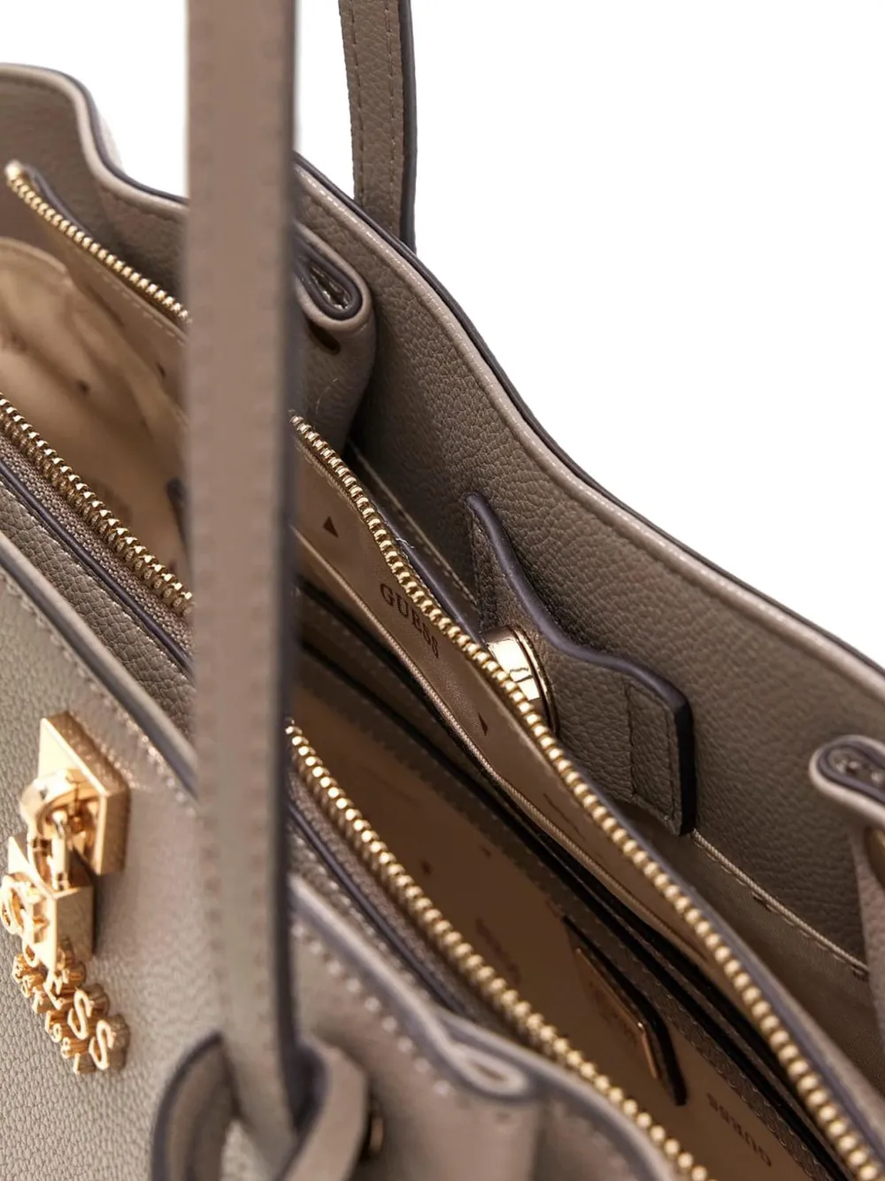 GUESS USA Yesba schoudertas met hangslot en logoplakkaat Bruin