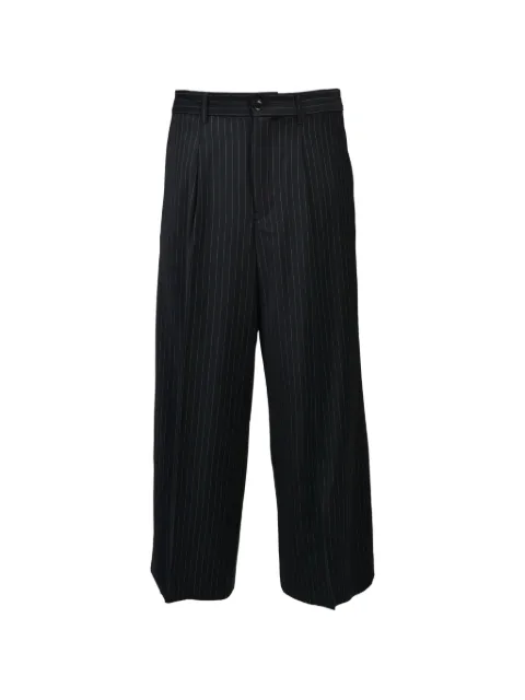 BREATH TUCK WIDE pinstripe pleated trousers