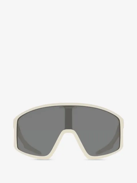 Karl Lagerfeld lentes de sol con armazón geométrica