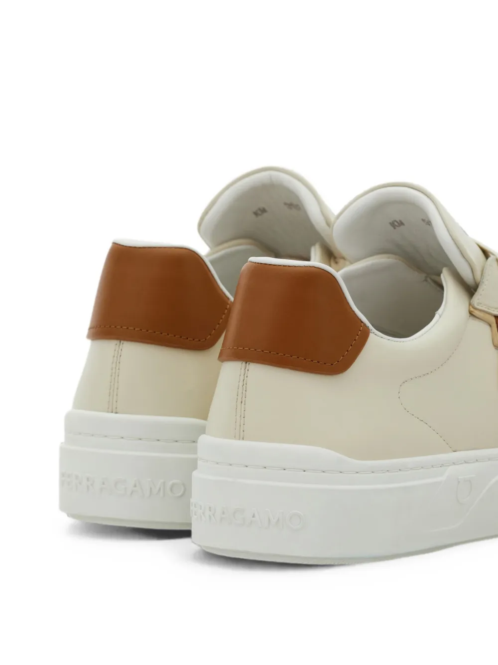 Ferragamo Gancini sneakers met vlakken Beige