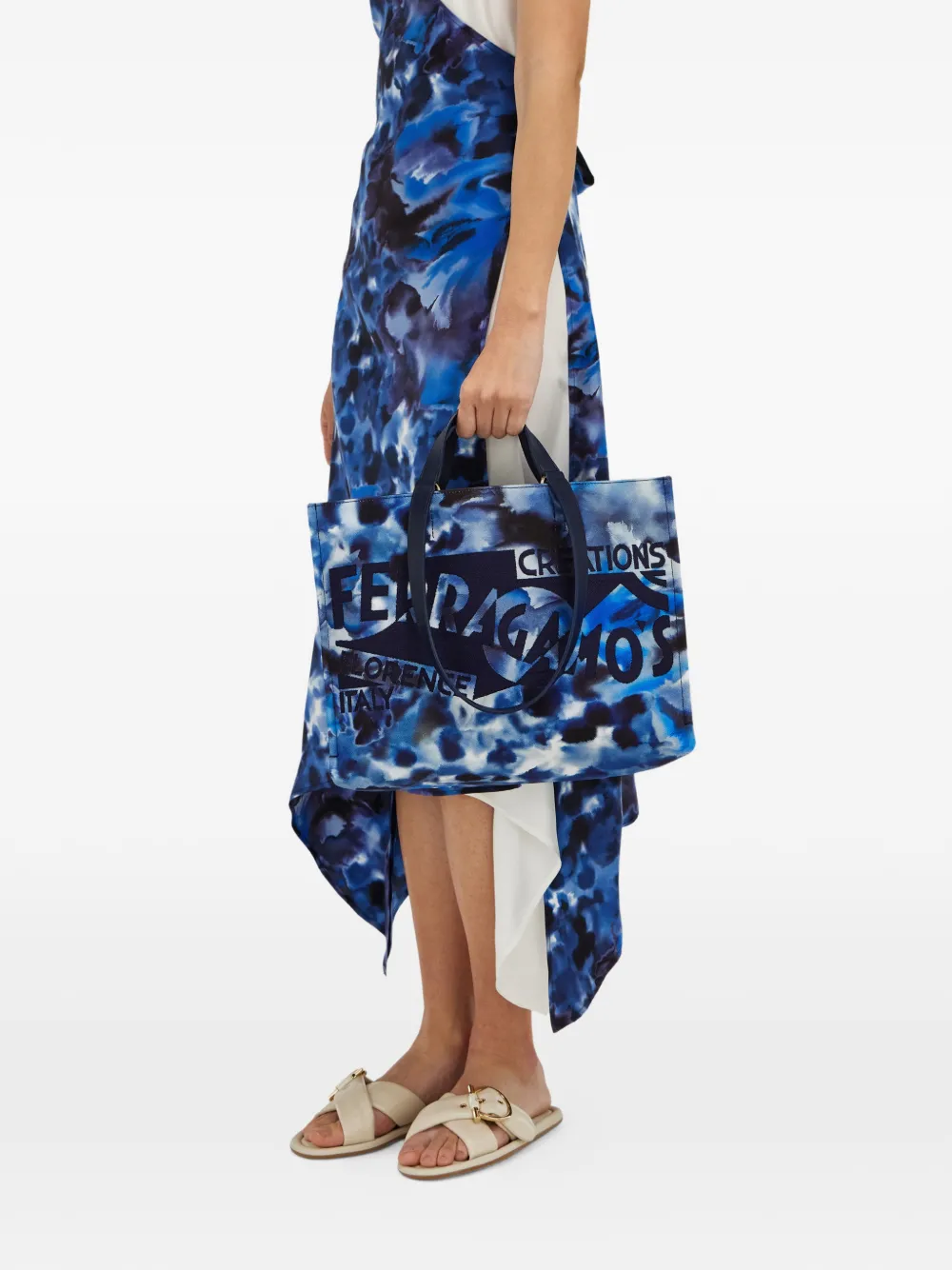 Ferragamo Grote shopper met logo Blauw