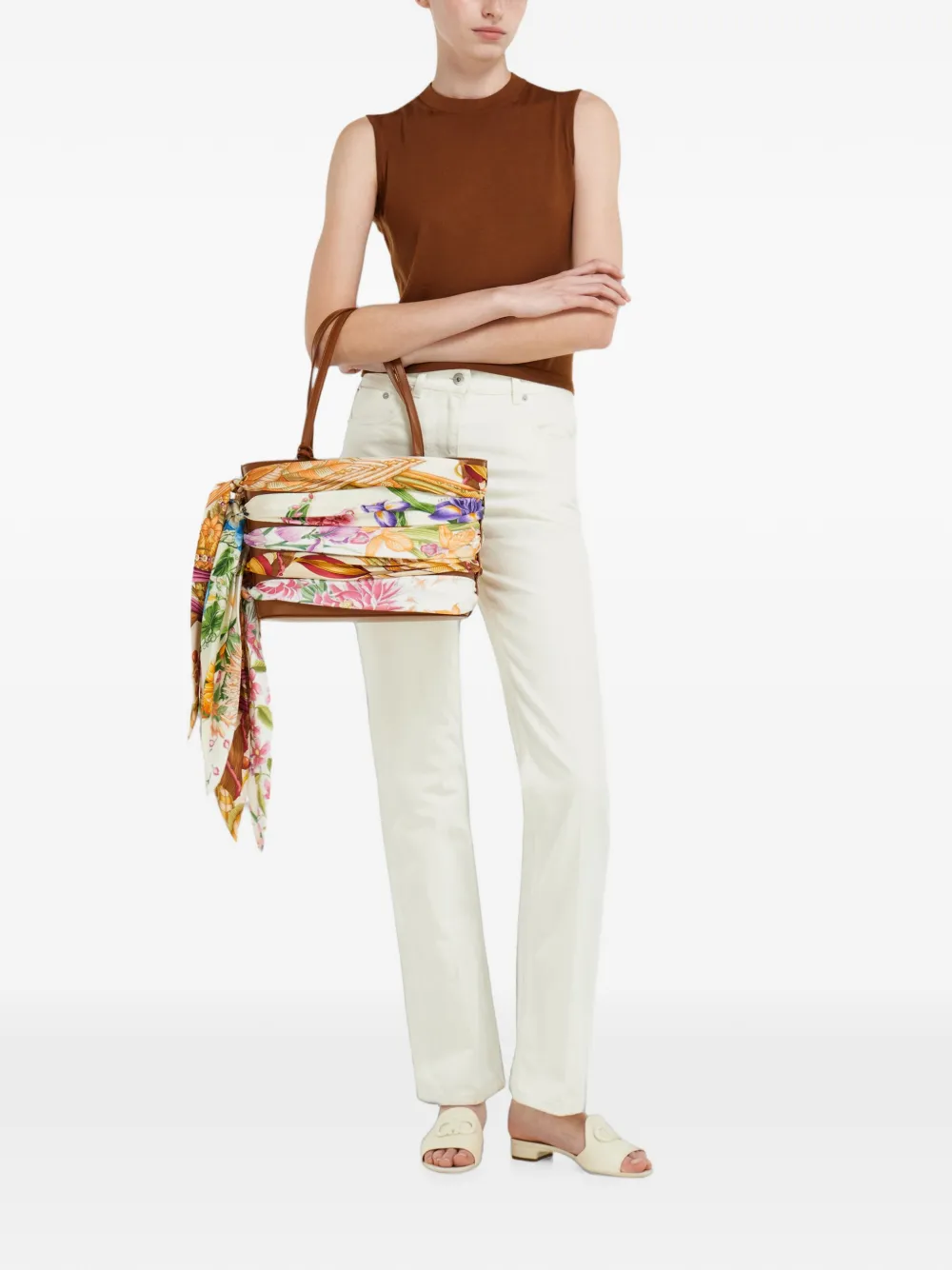Ferragamo Shopper met sjaaldetail Beige