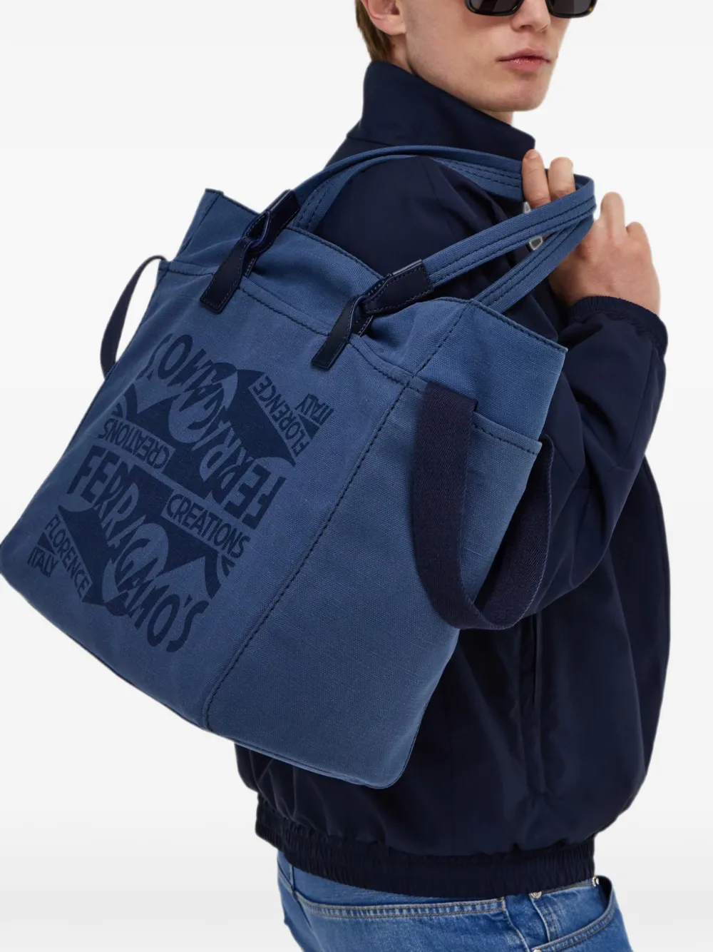 Ferragamo Shopper met logo Blauw