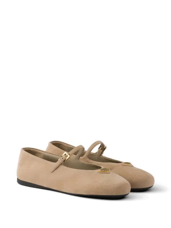 Prada スエード フラットシューズ | ニュートラル | FARFETCH JP