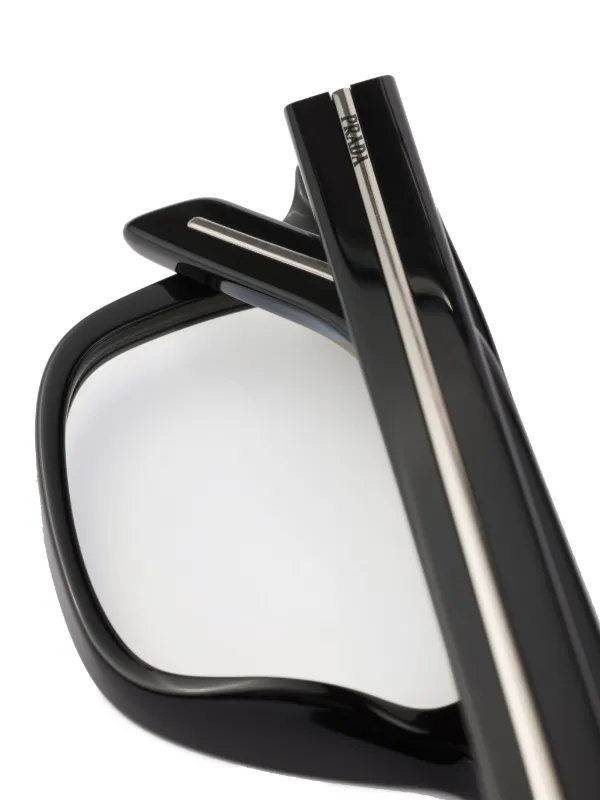 Prada Eyewear ロゴプレート サングラス | ブラック | FARFETCH JP