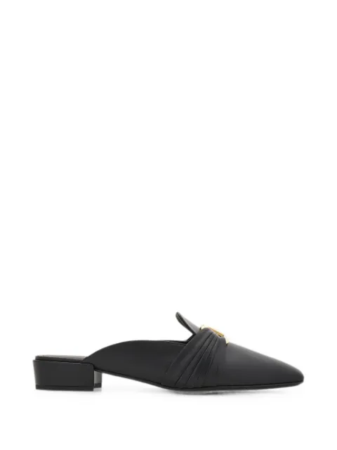 Ferragamo Mule com aplicação Gancini