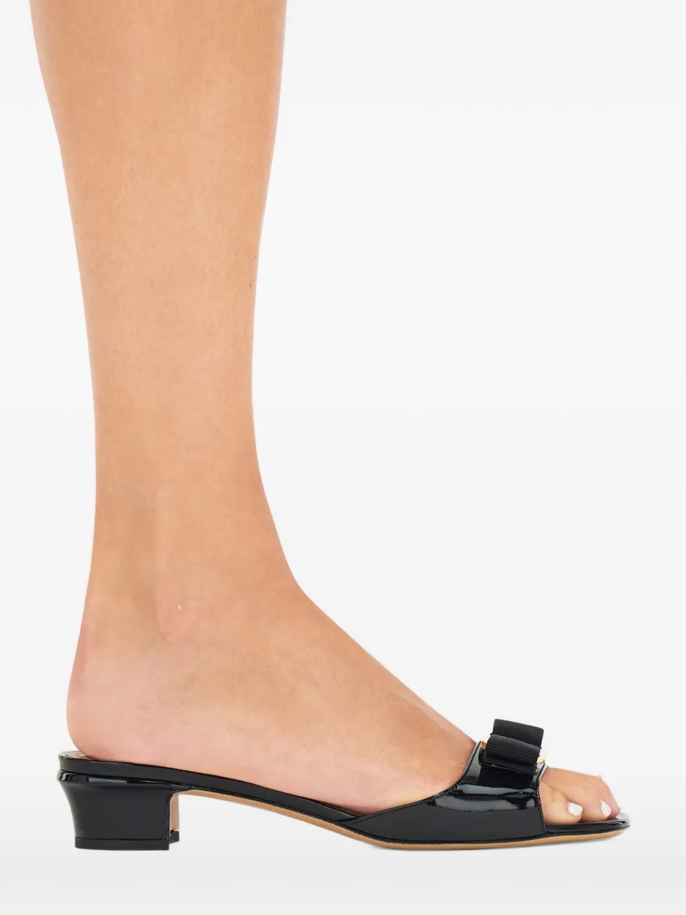 Ferragamo Vara slippers met strik Zwart