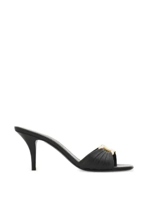 【希少】GUCCI グッチ サテン ミュール スクエアトゥ ロゴプレート 黒 Gucci logo-plaque Sandals | Black | FARFETCH