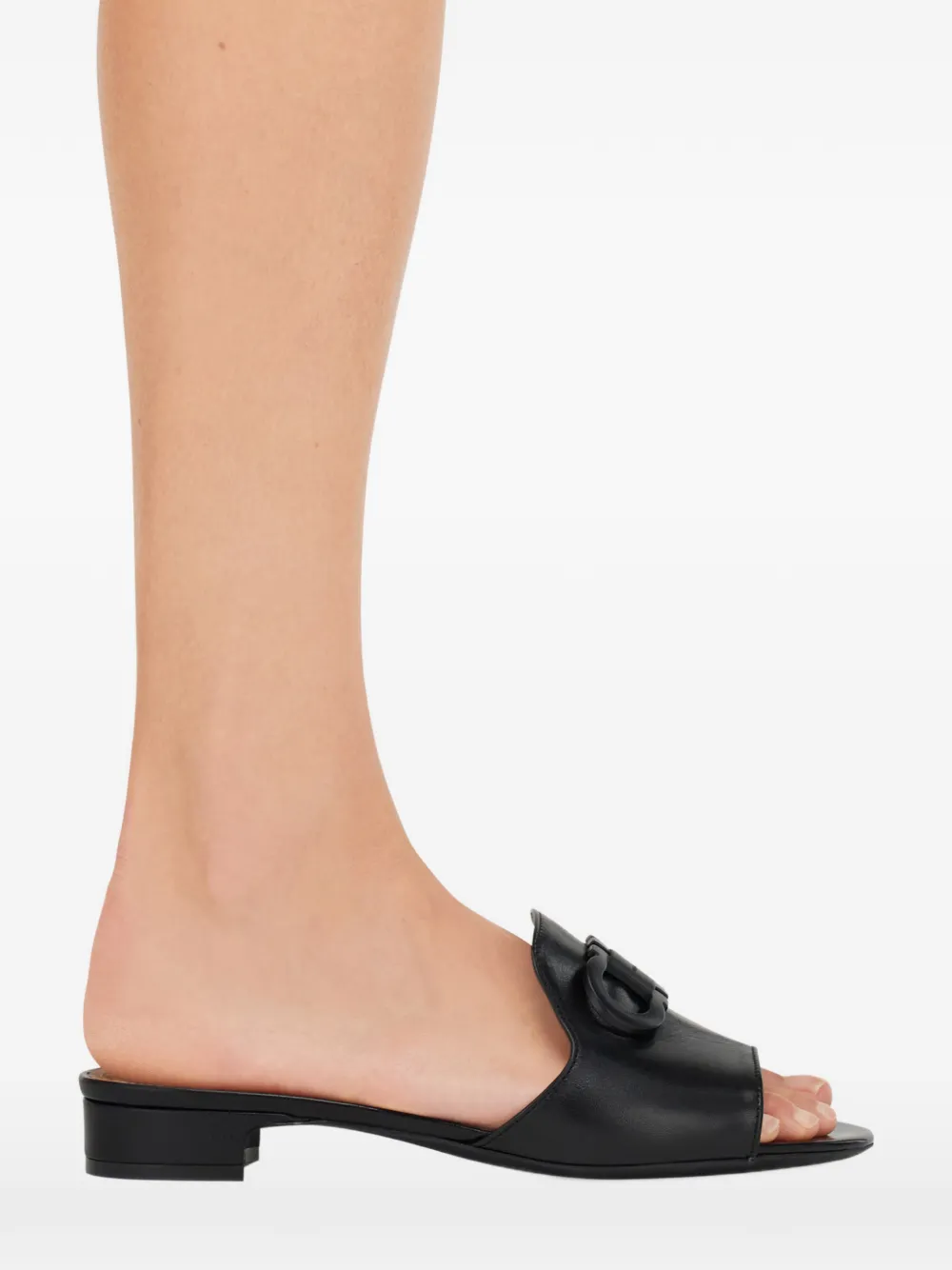 Ferragamo Gancini ornament slides Zwart
