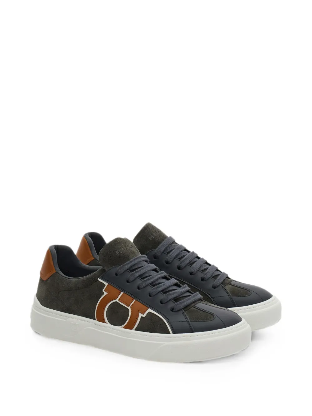 Ferragamo Gancini sneakers met suède vlak Groen