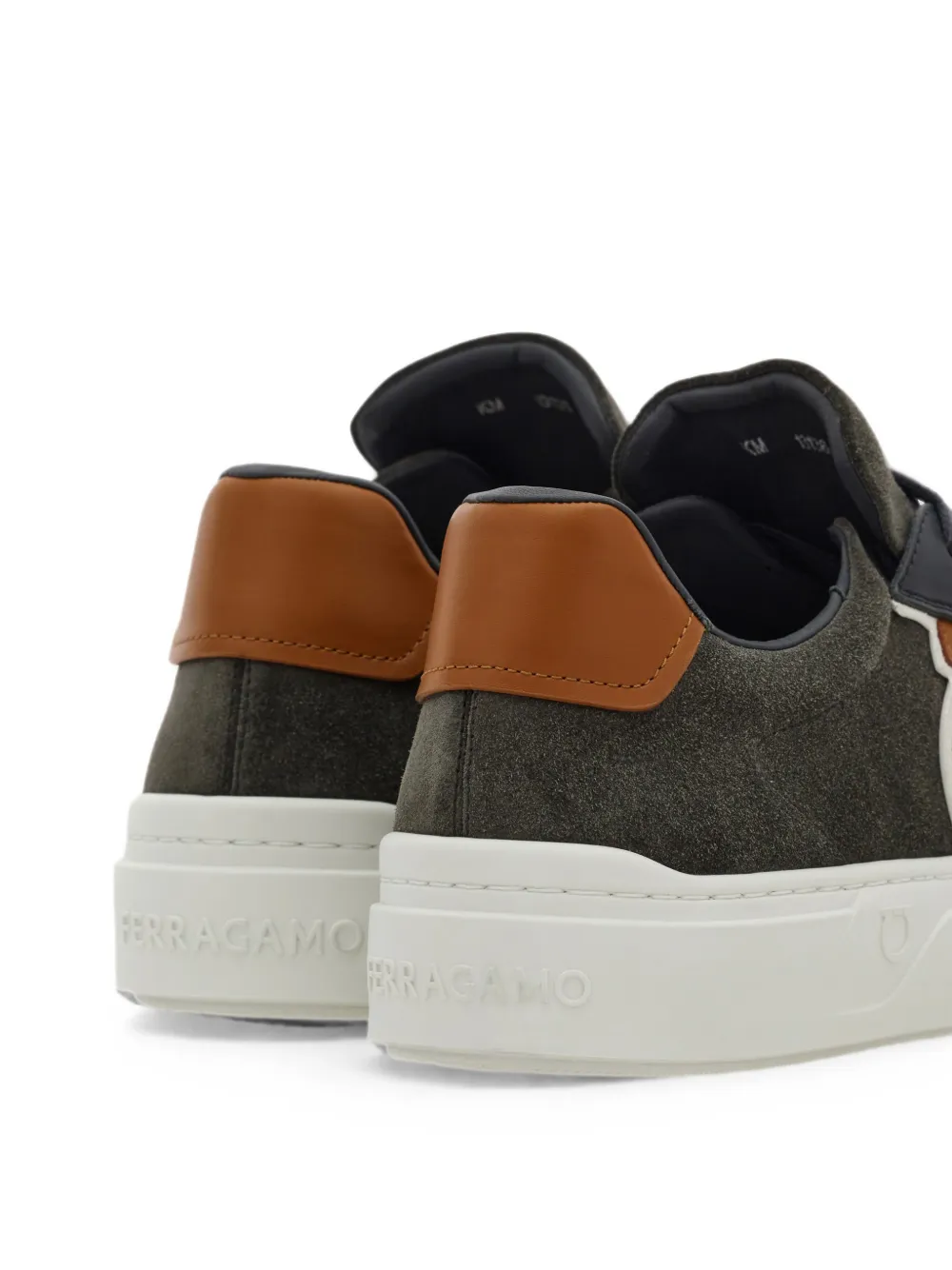 Ferragamo Gancini sneakers met suède vlak Groen