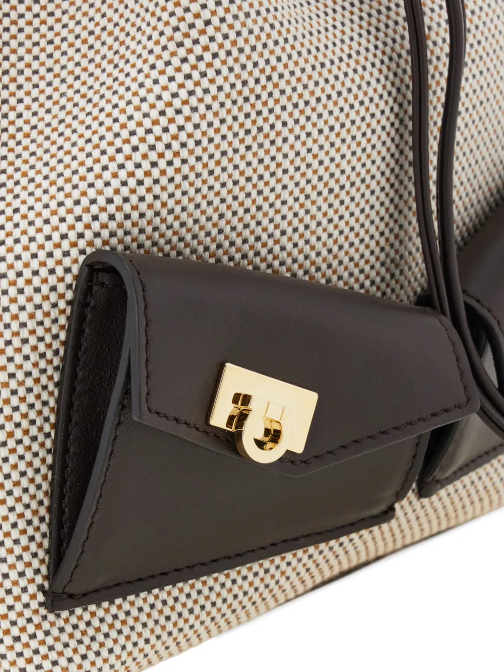 multipocket bucket bag, image 7 of 7