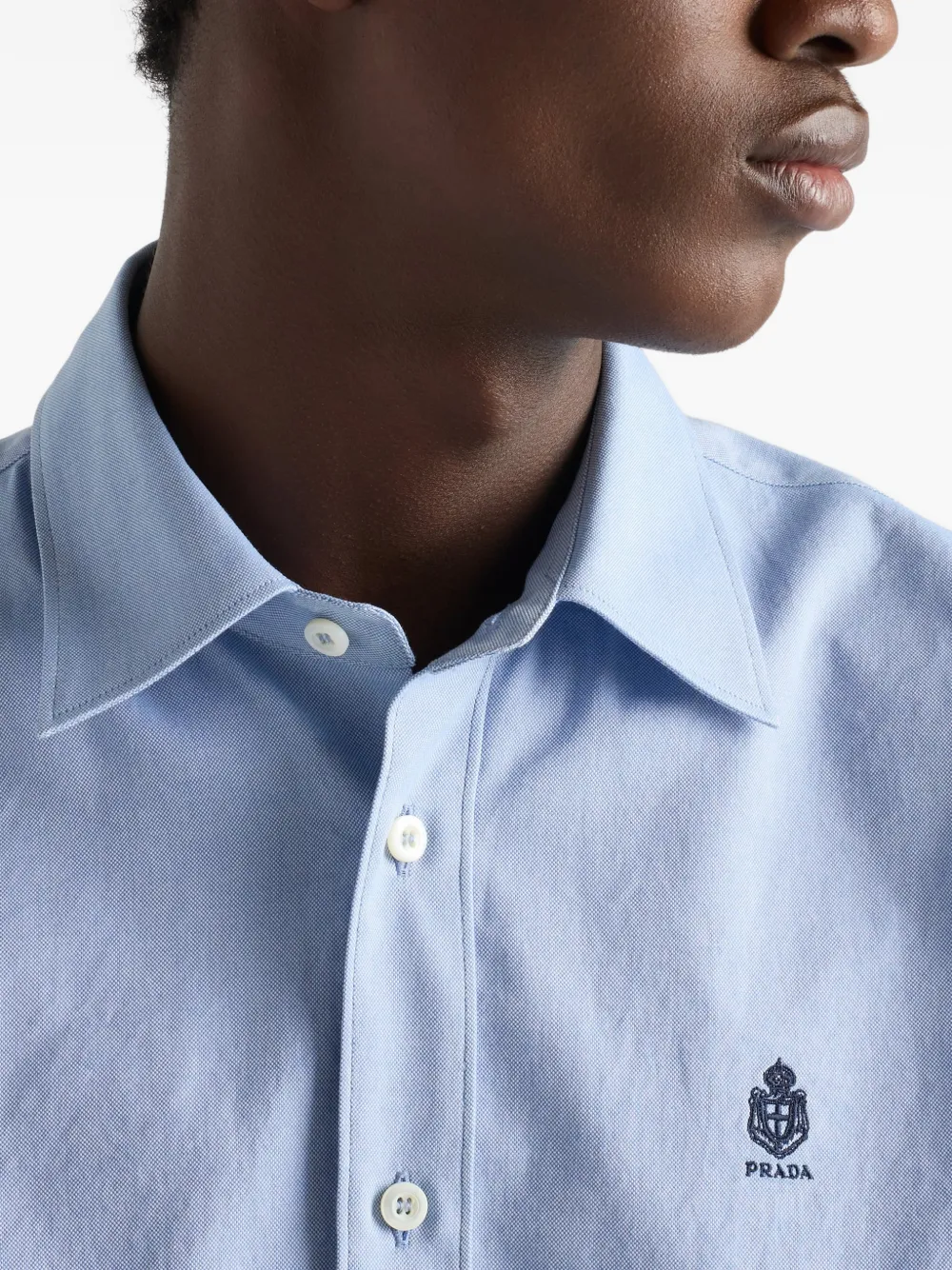 Prada overhemd met geborduurd logo en puntige kraag Blauw