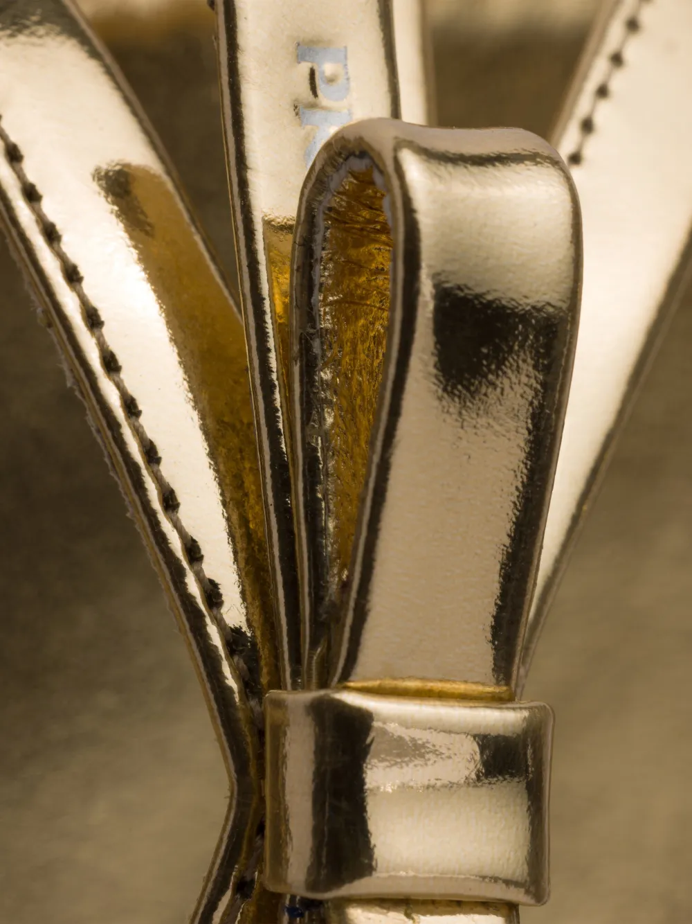 Prada flat metallic leather sandals Goud