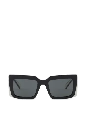 Prada Eyewear トライアングルロゴ サングラス | ブラック | FARFETCH JP
