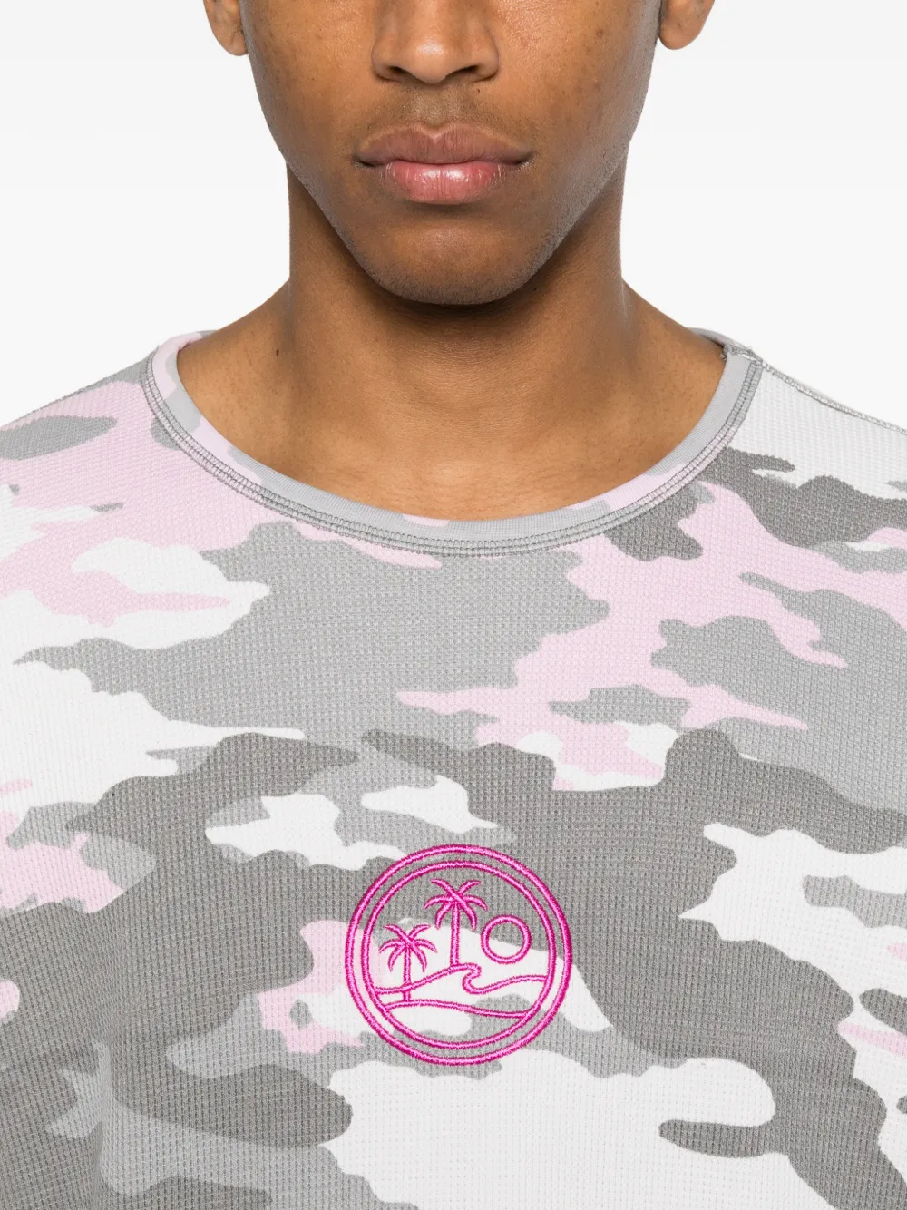 BLUE SKY INN Wafelgebreid T-shirt met camouflageprint Roze