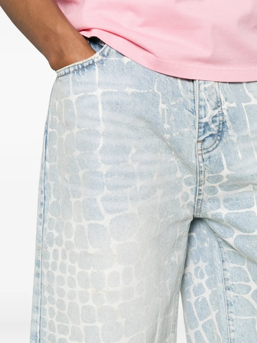 BLUE SKY INN Shorts met krokodillen-reliëf en zware wassing Blauw
