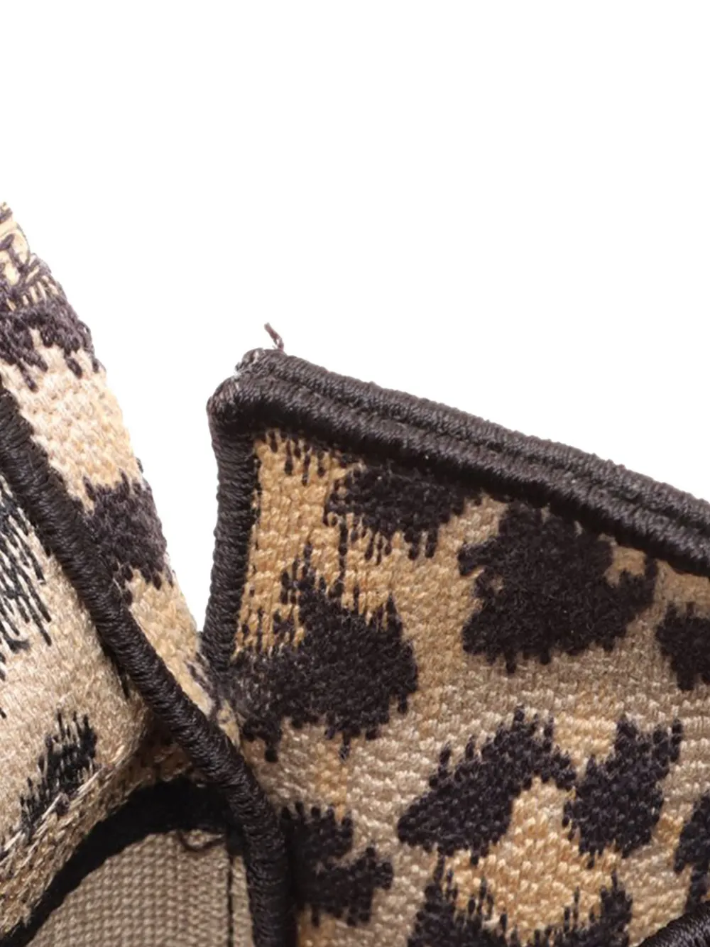  Christian Dior Pre-owned Petite Sacoche à Bandoulière Diorcamp En Toile Léopard Brodée Mizza (2021-2022) - Tons Neutres 