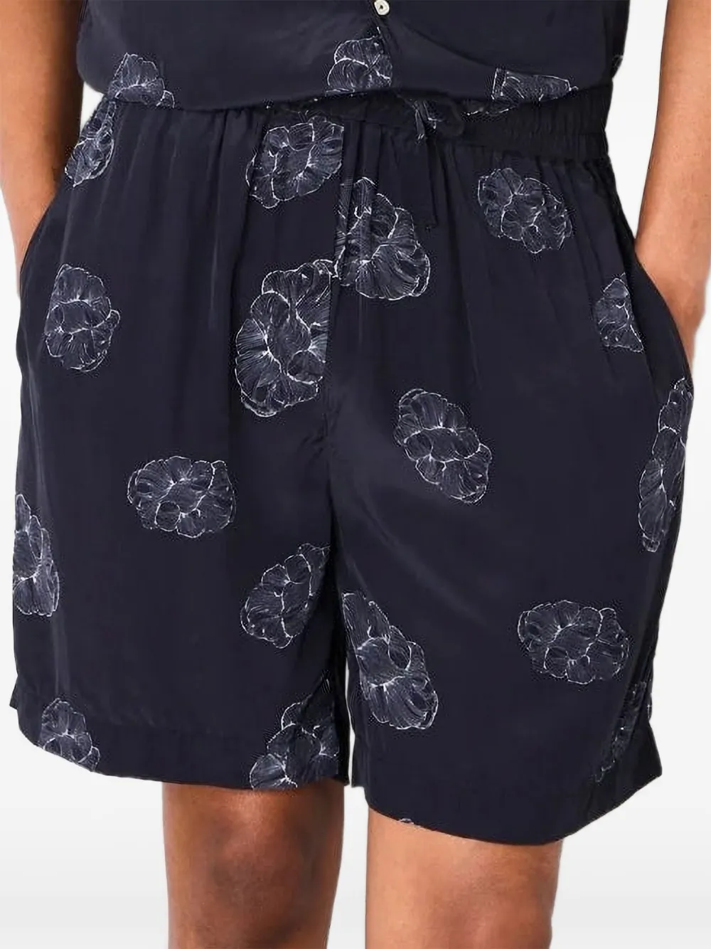 Officine Generale Shorts met bloemenprint Blauw