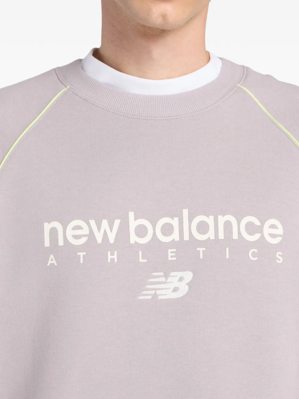 New Balance Trackside Fleece sweater met ronde hals Paars